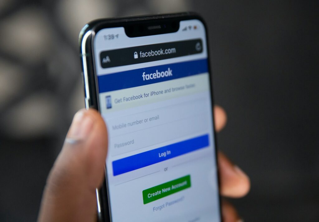 iureayyyu c - Online Advertising Basics: Facebook Edition person holding silver iphone 6